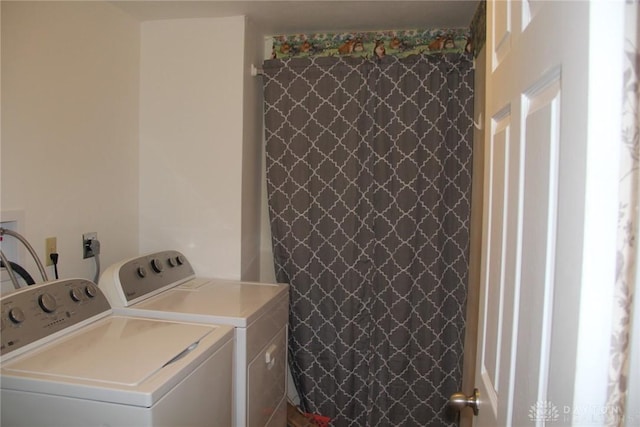 washroom featuring laundry area and washing machine and dryer