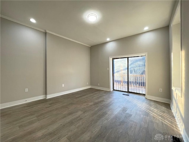 spare room with visible vents, recessed lighting, dark wood-style floors, and baseboards