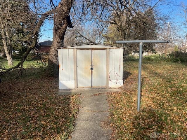 view of outbuilding