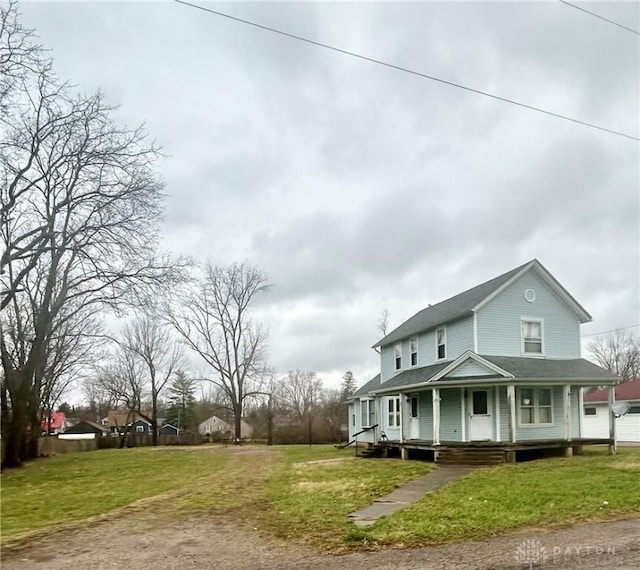 country-style home with a porch and a front yard