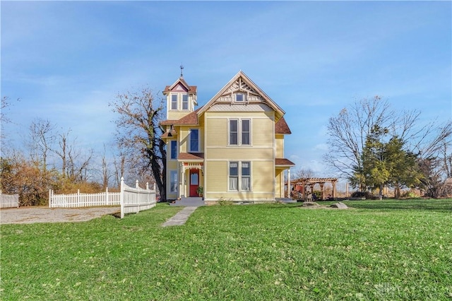 view of front of home with a front yard