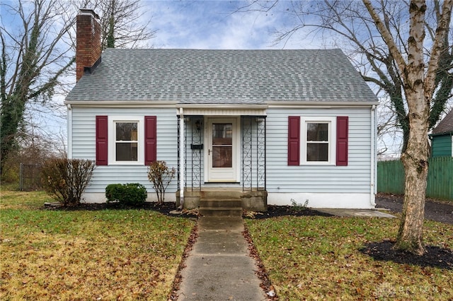 bungalow featuring a front yard