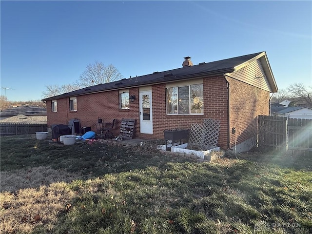 back of house featuring a yard