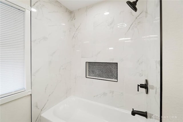 bathroom featuring tiled shower / bath combo