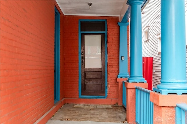 entrance to property featuring a porch