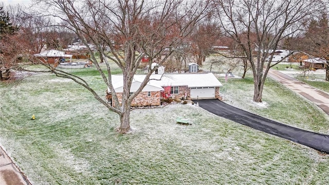 view of yard with a garage