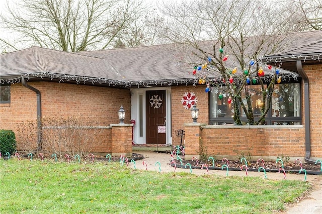 view of front of house featuring a front yard