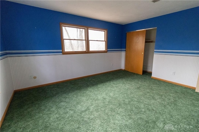 unfurnished bedroom with carpet flooring and a closet