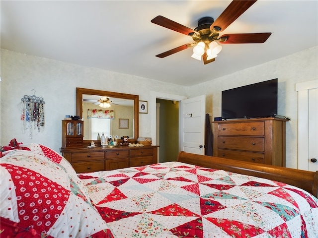 bedroom with ceiling fan