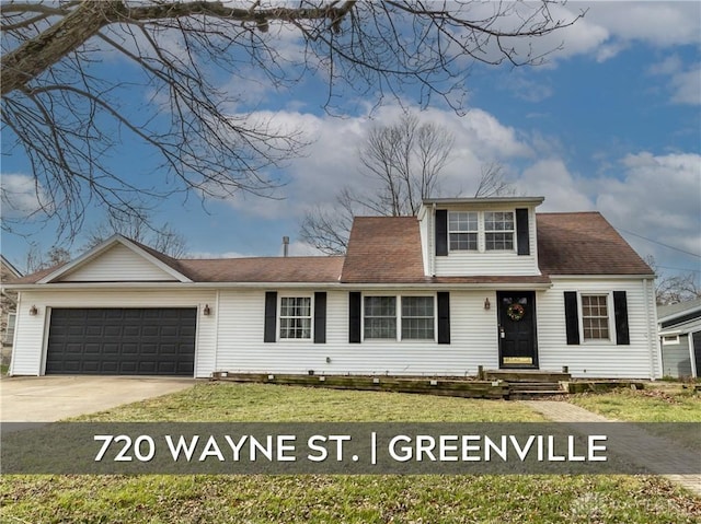 view of front of home featuring a front yard and a garage