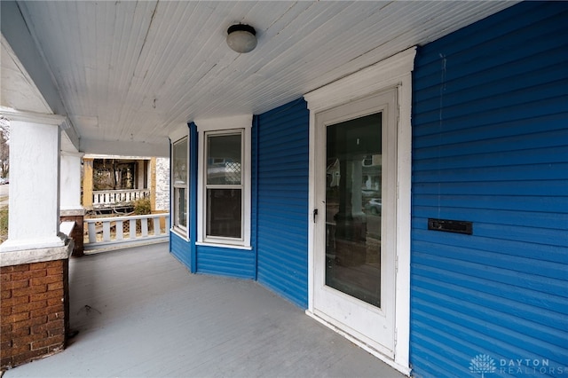 view of patio / terrace with covered porch