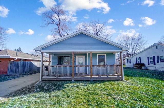 view of front of house with a front lawn and covered porch