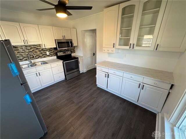 kitchen featuring sink, dark hardwood / wood-style flooring, ceiling fan, stainless steel appliances, and white cabinets