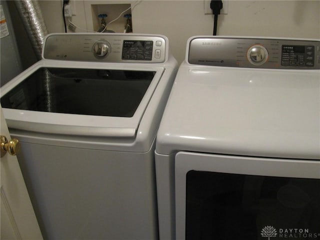 laundry room featuring washer and clothes dryer