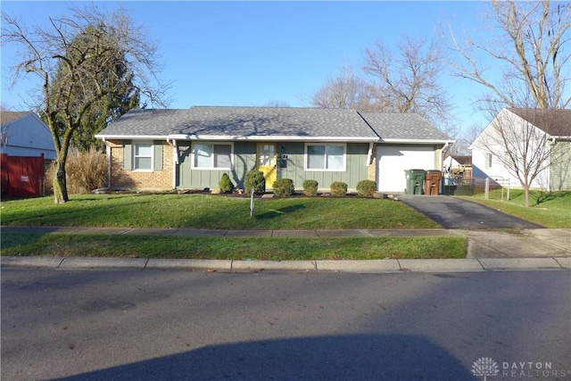 single story home with a front lawn