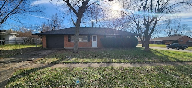 view of front of property with a front yard