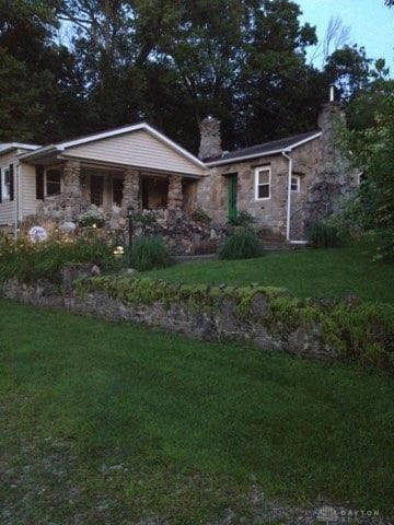 ranch-style home with a front lawn