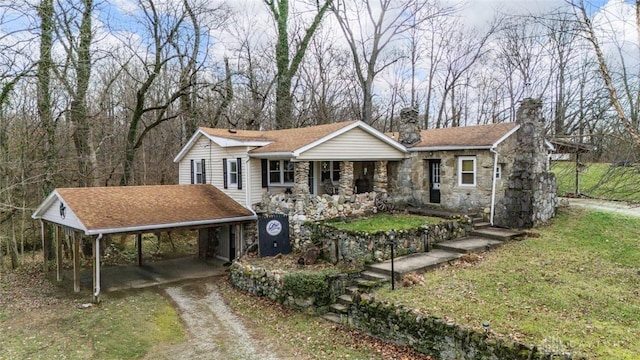 view of front of house featuring a front lawn and a porch