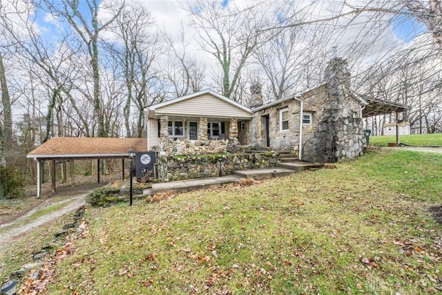 view of front of home featuring covered porch, a front yard, and a carport