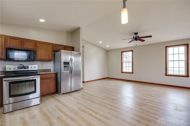 kitchen with ceiling fan, hanging light fixtures, stainless steel appliances, light hardwood / wood-style flooring, and vaulted ceiling