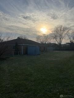 view of yard at dusk