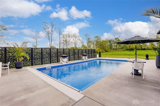 view of pool featuring a yard