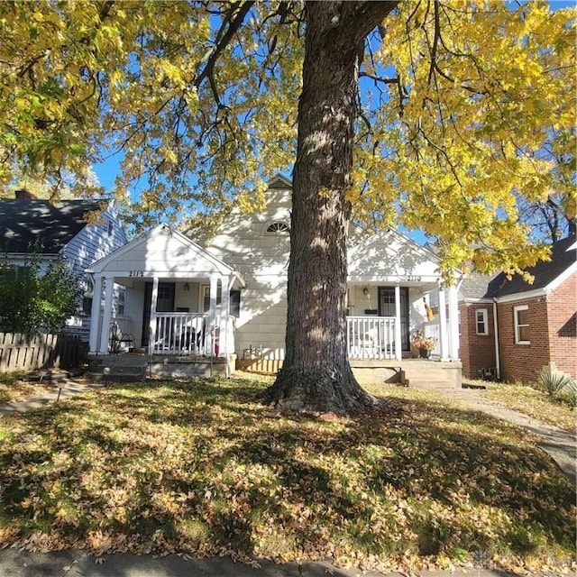 bungalow-style house featuring a front lawn and covered porch