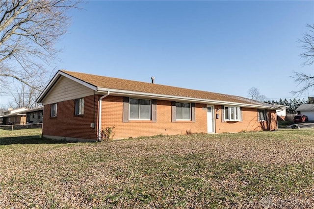 ranch-style home featuring a front lawn