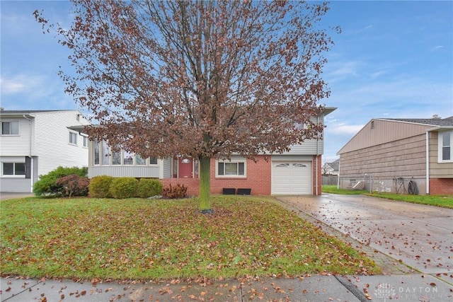 view of front facade with a garage and a front yard