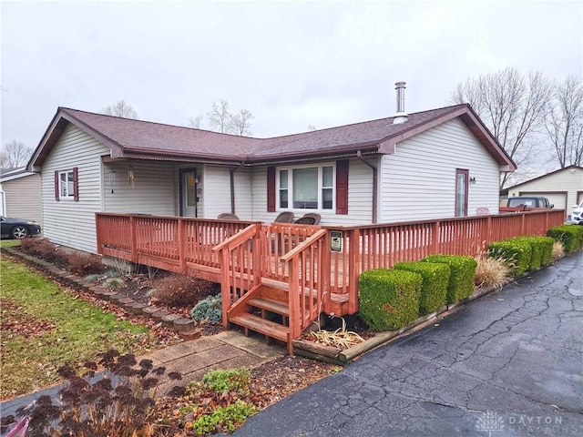 single story home featuring a wooden deck