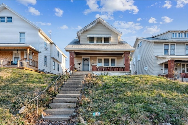 view of front facade featuring covered porch and a front lawn