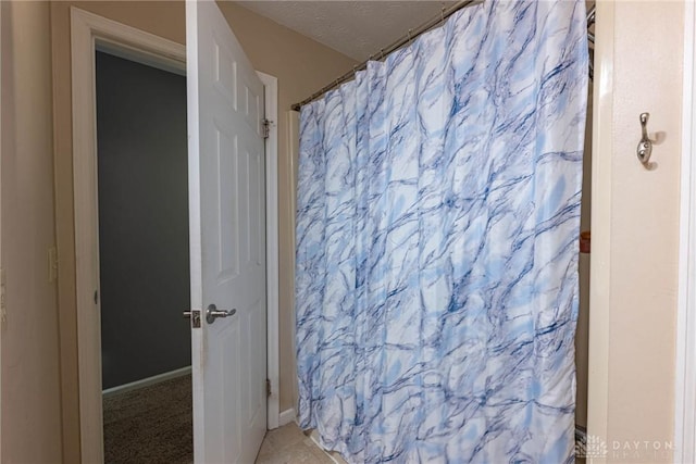 bathroom featuring a textured ceiling