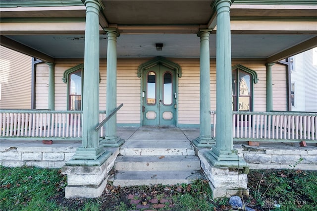 property entrance with covered porch