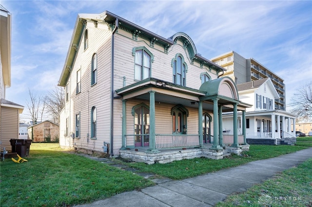 view of front facade with covered porch and a front lawn