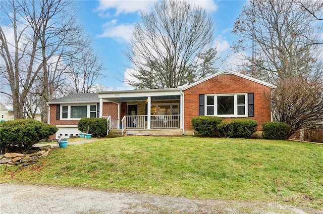 ranch-style home featuring a porch and a front lawn