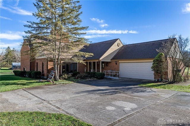 view of front of house featuring a front yard and a garage