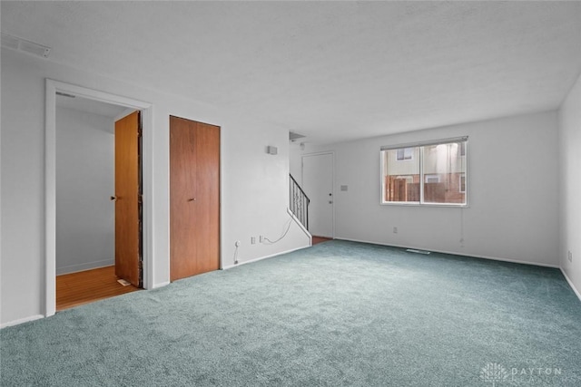 unfurnished room featuring carpet