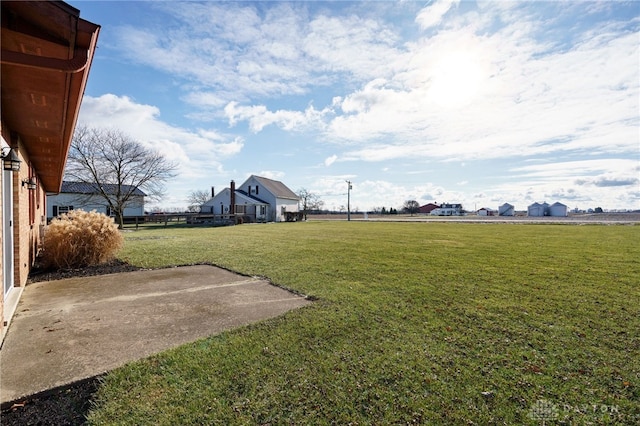 view of yard featuring a patio area