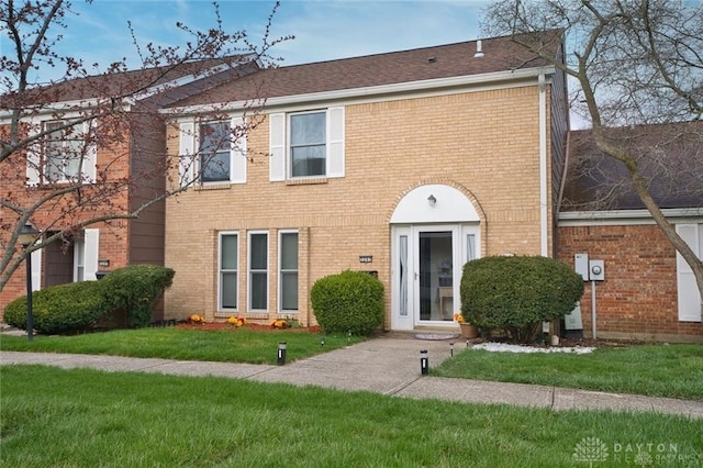 view of front of house featuring a front yard