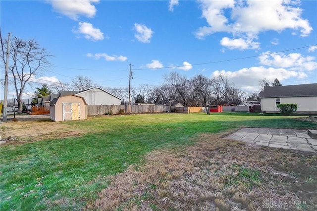 view of yard with a storage shed