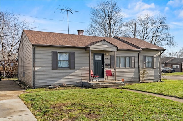 view of front facade with a front yard