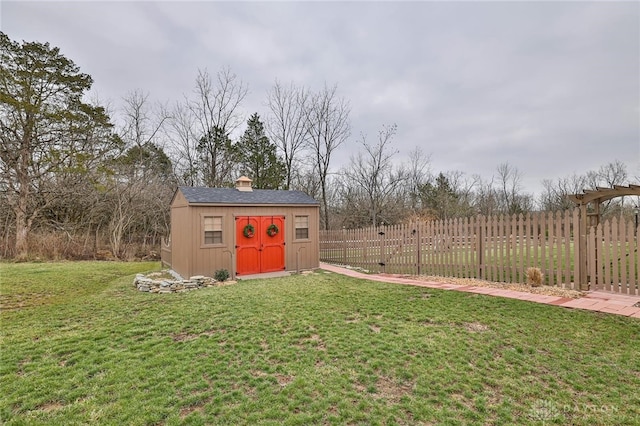 view of yard featuring a storage shed