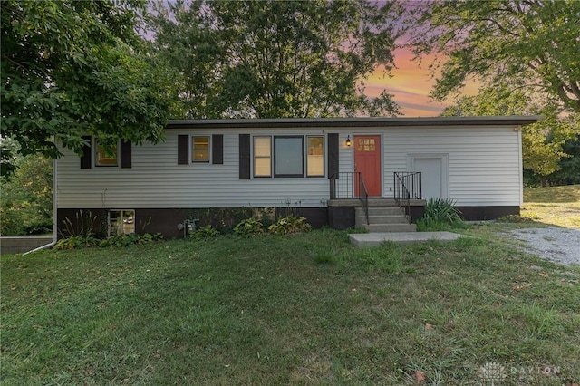 view of front facade with a yard