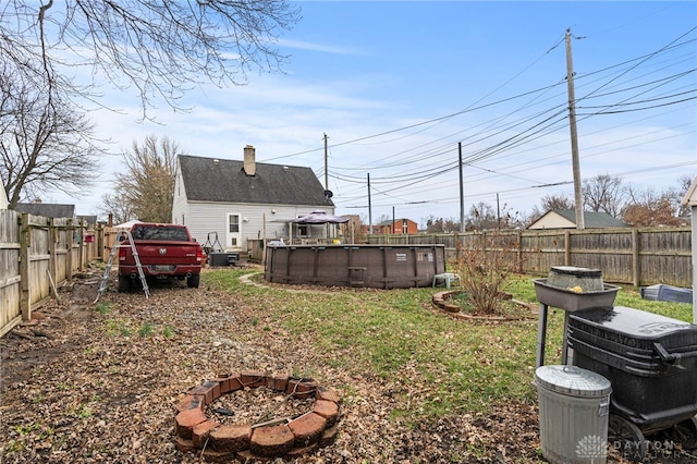 view of yard featuring a fenced in pool