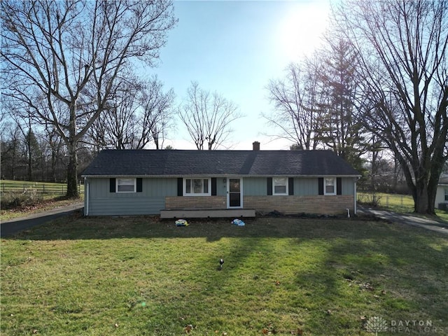 ranch-style home with a front lawn