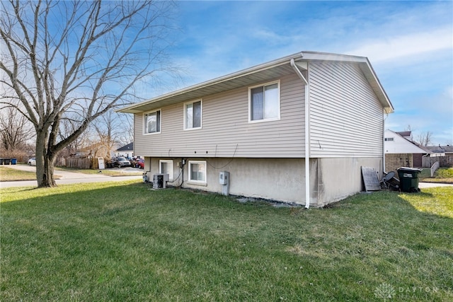 view of front of home featuring a front lawn and central AC unit