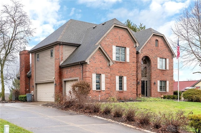 view of front facade featuring a front yard and a garage