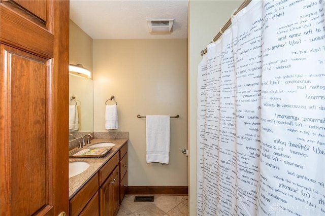 bathroom with a shower with curtain and vanity