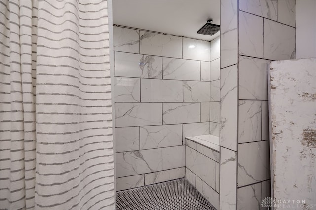 bathroom featuring a tile shower