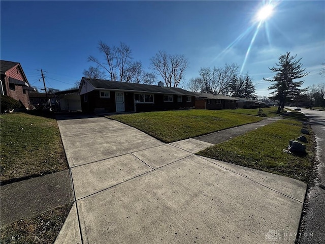 single story home featuring a front yard